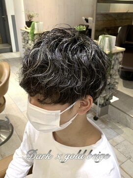 アース オーセンティック 三鷹店(EARTH Authentic) ダーク×ゴールドベージュ