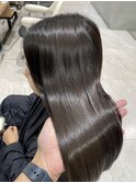 もうクセ毛に悩まない！縮毛矯正で手にいれるサラサラ美髪