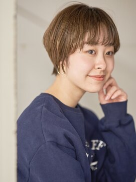 サーカス バイ ビュートリアム 青山(CIRCUS by BEAUTRIUM) 30代　40代　50代　耳かけショート　前髪あり　マッシュショート