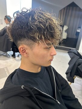 メンズサロン キング 梅田店(Men’s salon K!ng) 波巻きツイストスパイラルパーマ/フェザーパーマ/眉毛