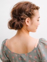 フェミニン アレンジ ベージュ・フェザーロング