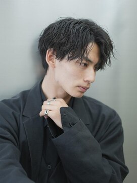 リップス 横浜(LIPPS) 学生向けツイストスパイラルセンターパート 黒髪