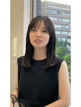 エレノア 枚方(Eleanor) ミディアム/暗髪/ダークグレージュ