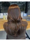 美髪カールピンクブラウンヘアメイクセミディ似合わせ前髪