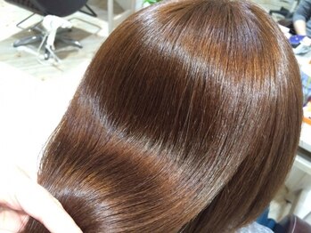ヘアーサロン ライズハート(Rise Heart)の写真/頭皮ケアも重視◎白髪染めもお任せ!大人女性のための上質エイジングケアサロン☆