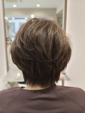 アンベリールフルー(EMBELLIR fleur) 大人の美バランスのひし形ショートカットスタイル