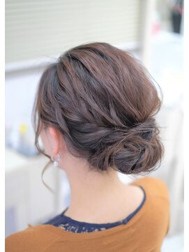 リサ 恵比寿(risa.) ウェーブを入れたアップ