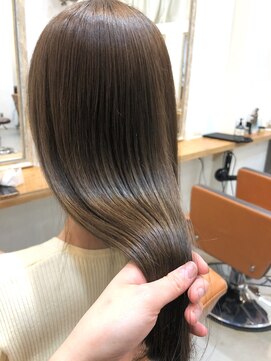 ネイヴィル(navile) 地毛風ストレート