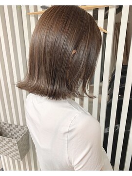 モルニ(MORNI) グレージュ_マロンベージュ Aラインボブ かきあげ