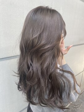 アンユージュアル(unusual) グレージュ/シフォングレージュ/レイヤーカット/ブリーチカラー