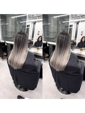 ロロ(LoLo.) シルバー系ブリーチ