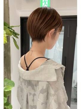 ヨーク(YOKE) ショートヘアベリーショートくびれ丸みボブグレージュベージュ