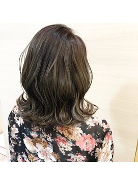 デュールウェスト(Duul West) ミディアム切りっぱなしボブ