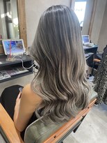 サニー 渋谷(SUNNY)&nbsp;バレイヤージュ、ハイライト、レイヤーロング、グレーベージュ