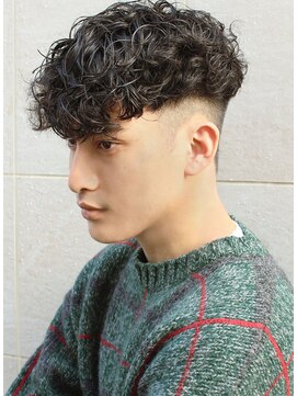 ジジバイワースホワイル(jiji by WORTH WHILE) 刈り上げセンターパートサーフカールフェザーパーママレットヘア