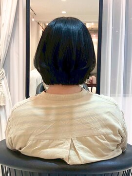 リリー(Rilie) ショートボブ/大人ボブ/デザインカット/髪質改善トリートメント