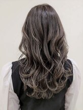 【お悩み4】白髪悩みのおすすめメニューは?白髪ぼかしハイライトで自然に上品でワンランク上の大人女性に