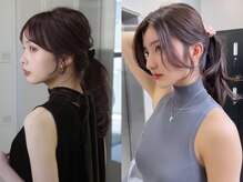 ★韓国スタイルのトレンドを加えた、顔まわりのおくれ毛を特徴とする繊細なアレンジスタイル