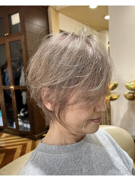 ドゥワドフェパッソ(Doigt de fee passo) 白髪を活かす大人ショート
