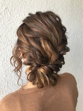 ディー エメ(D-aimer-) 編込みアシンメトリーアレンジ 【ヘアセット】