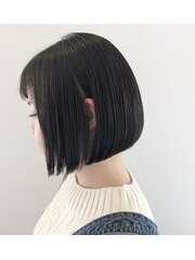 ツヤ髪＆美フォルムで魅了！引き算上手なシンプルボブ