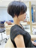 大人可愛い耳かけショートボブダークアッシュブラウン毛先パーマ