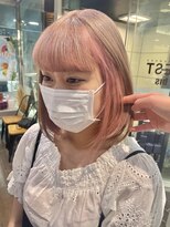 ヘアーアンドメイク ビス(HAIR&MAKE bis) ミルクティー × ピンク / イヤリングカラー【井澤彩】