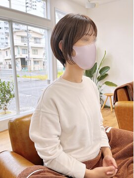 コムヘアー(COM HAIR) ミニショート。オリーブベージュ。