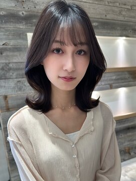 アイヴィ 表参道(IVY) 透明感グレージュカラーくびれヘア【肥田亜沙美】