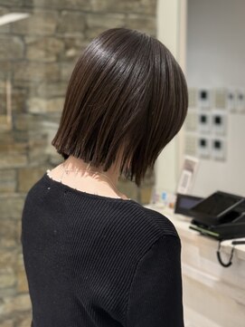 ザザ ZA/ZA 目白 顔周りレイヤー/ぱつっとボブ/切りっぱなしボブ/目白美容室