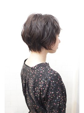 ガビーヘアルーブ(gabi hair LOOB) 前下がりショートにパーマスタイル