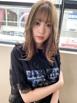 顔まわりのカットで小顔に韓国風シースルーバング。くすみピンク
