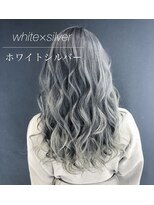 バトー(bAteAu)&nbsp;シルバー、ホワイト、グラデーション、エクステ、ハイライト