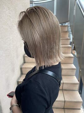 アルカナ 原宿表参道(ARCANA) ホワイトグレージュ コンマヘア くすみブルー ダークアッシュ