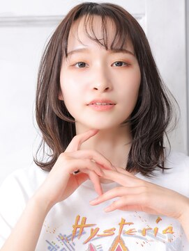 無垢(muku) 大人可愛い小顔美髪ツヤ髪ミディアムレイヤー薄めバングA6