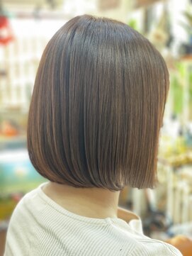 マーメイドヘアー(MERMAID HAIR) 仕事で縛るので少しだけ前下がりグラデーションボブ