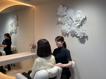 アンベリール(embellir)の写真/エステシモ認定の専門知識を持つスタイリストが大人女性特有のお悩みに寄り添い貴女だけのメニューをご提案