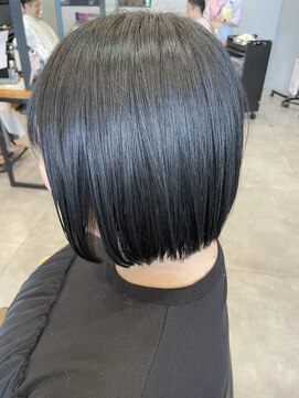 アチーブリス(achieve Liss) 大人可愛いブルーブラックストレートナチュラルボブスタイル