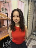 大人の雰囲気なオシャレ大きめウェーブパーマスタイル