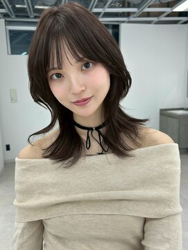 ユーフォリア 渋谷グランデ(Euphoria SHIBUYA GRANDE) 韓国ヘア グレージュカラー 透明感カラー 外ハネ 顔周りカット