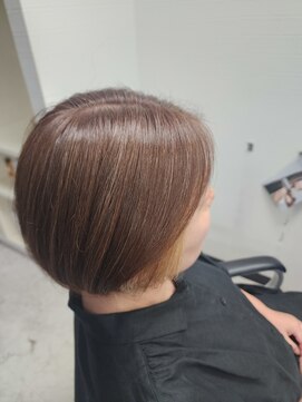 トレチェント八王子(TRECENTO) 白髪ぼかしショートスタイル