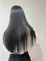 キニ(KINI)&nbsp;美しい艶髪へ　アッシュグレースタイル