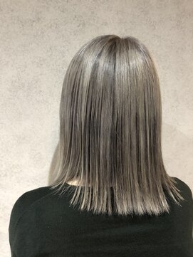 ヘアサロンエムフィス 池袋東口(HAIR SALON M Fe's) プラチナシルバー