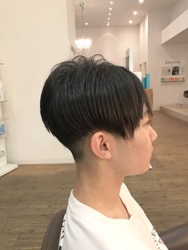 コワファースト 別府 前下がり刈り上げショートスタイル