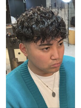 フランクスバーバー アンド ビアークラブ(FRANK'S BARBER and BEER CLUB) ツーブロックサイドパートスペインカールスパイラルパーマ I