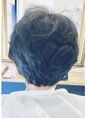 スタイリングショートグレイカラーくせ毛風小顔ボブ