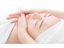 女性スタッフのみ◎エステも併設。角質ケアでお肌の透明感アップ