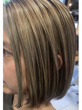 クアトロ(KUATRO) ハイトーンボブ