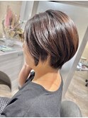 大人可愛い小顔ボブ前下がりショートナチュラルハイライト