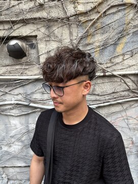 ヘアーシグネチャー(Hair Signature) スペインカール×ハイライトカラー